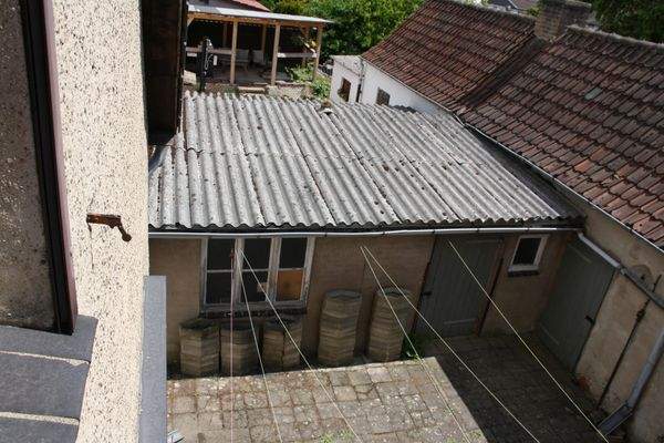 Nebengebäude und Innenhof!