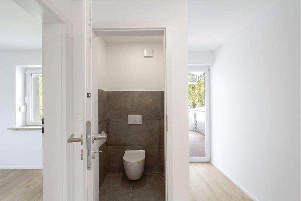 Gäste-WC und rechts davon...