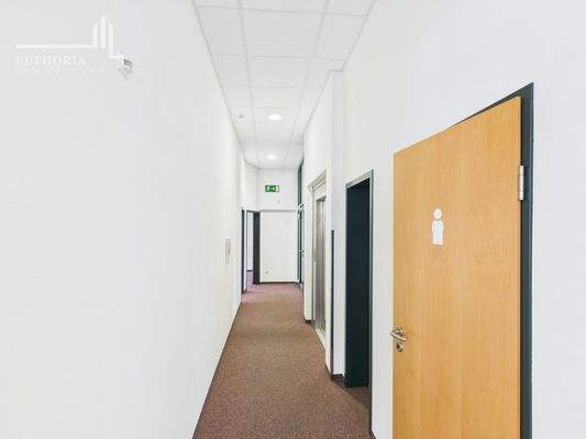 CAM03352G0-PR0052-STILL011