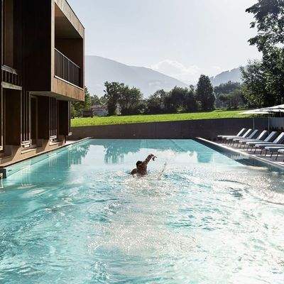 falkensteiner-hotel-kronplatz-wellness-pool-exteri