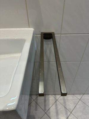 zweiarmiger Handtuchhalter