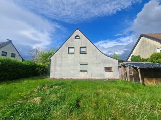 Abrissfähiges Haus von hinten