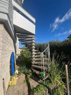 Treppe von OG in Garten