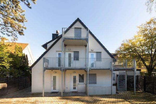 Südseite mit Stellplaätzen