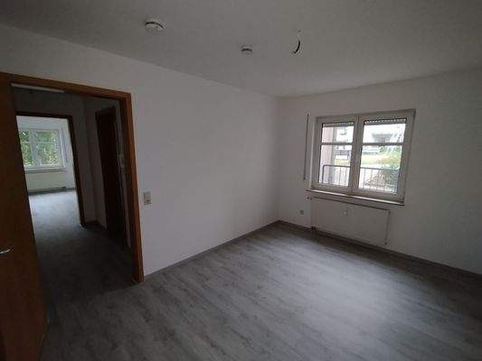 Leerer Raum mit Fenster