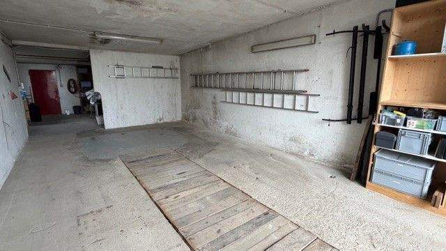 große Garage mit Montagegrube