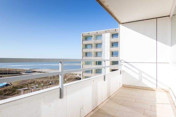 Sonnige Loggia mit Panoramablick