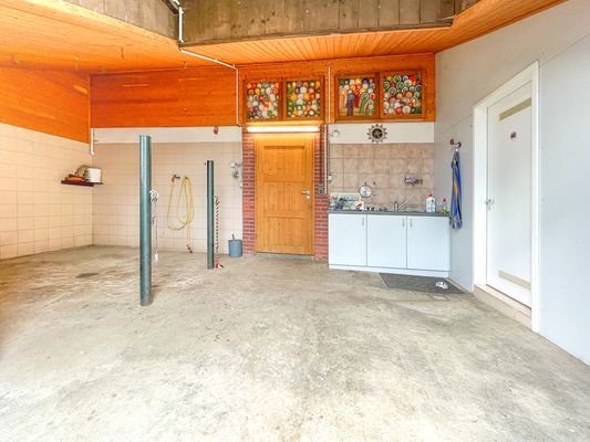Waschplatz mit Futterküche und WC