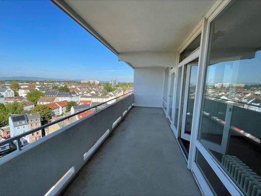 West-Balkon mit Skyline Blick