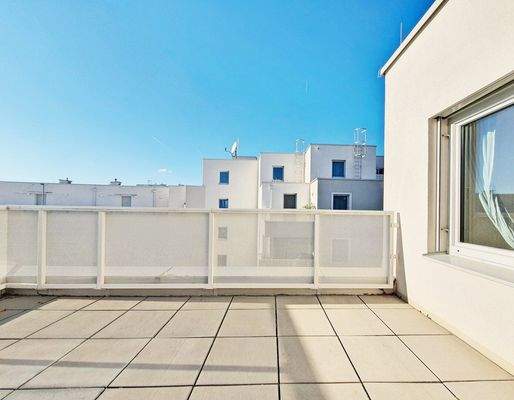 Sonnige große ca. 11,30 m² Terrasse