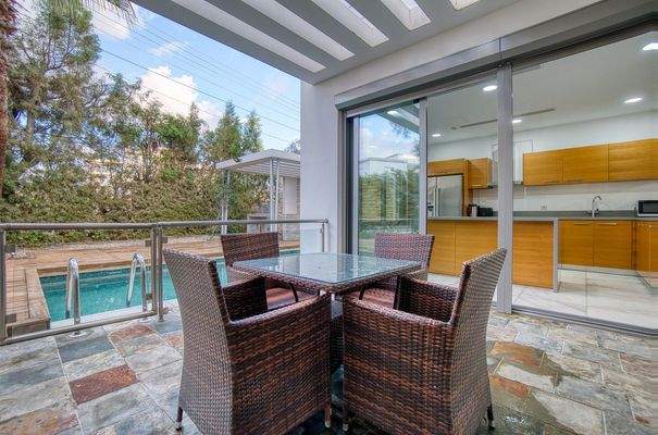 646754-detached-villa-for-rent-in-kato-paphos_orig