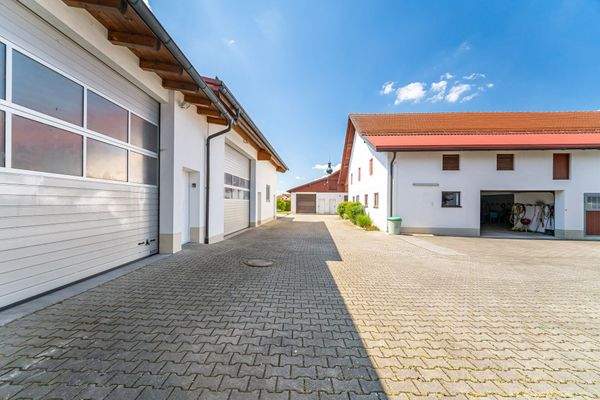 Einfahrtstore Werkstatt