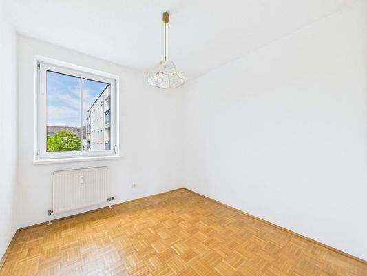 CAM04191G0-PR0038-STILL002