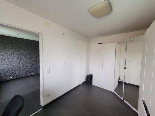 Ankleide und Arbeitszimmer