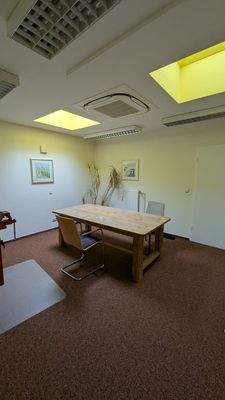 Raum mit Oberlicht und KLimaanlage