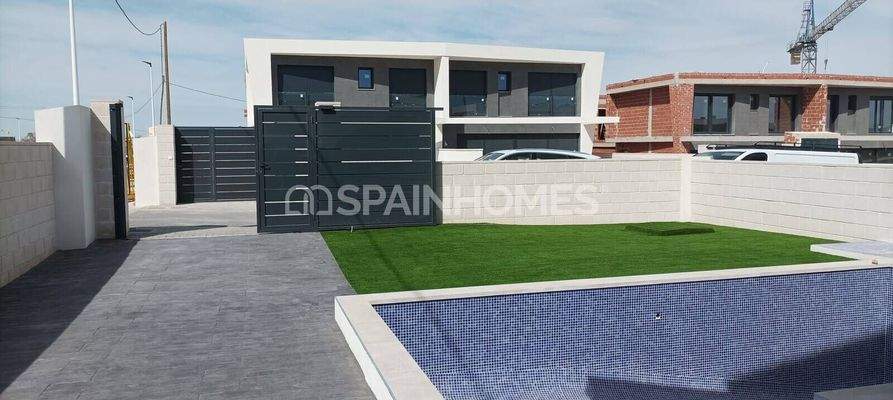 Semi-Detached Houses with Private Pool in El Gran Alcant