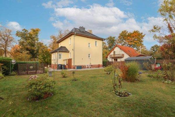 Rückseite mit Garten