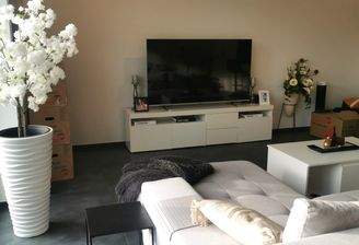 Wohnzimmer mit Balkon