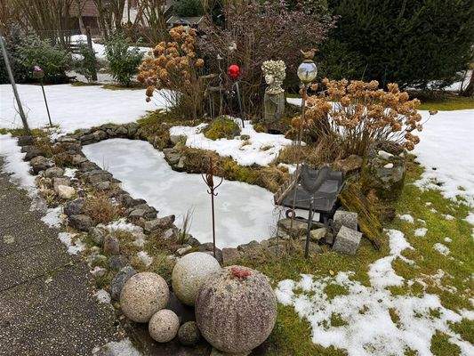 Gartenteich-Steingarten