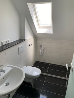 Gäste-WC mit Stellplatz Waschmaschine/Trockner