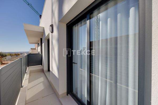 Elegant One-Story Villas with Stunning Views in Torrevieja