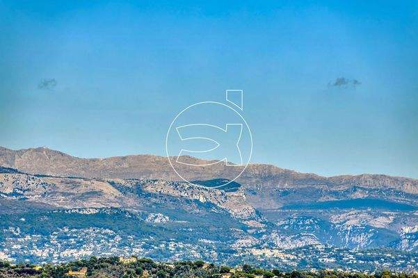  Mandelieu-la-Napoule