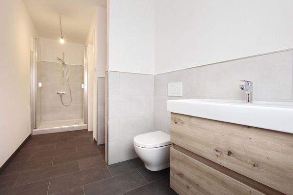 Duschbad mit Fenster 1. OG.