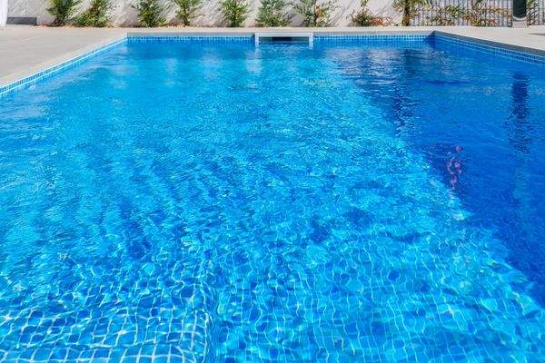 nehmen Sie eine Abkühlung und genießen Sie Ihren eigenen Pool