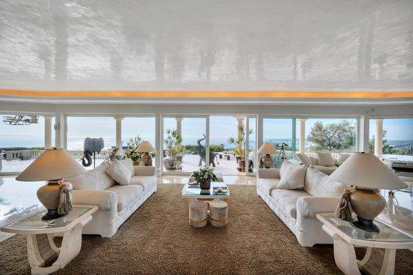Living area in villa in Costa d'en Blanes 3