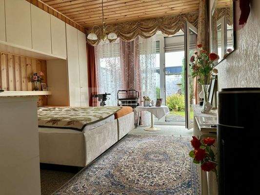 Schlafzimmer im Erdgeschoss.jpg