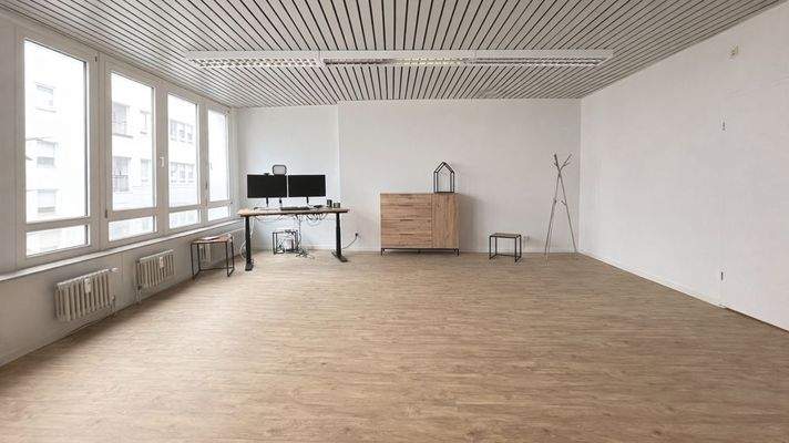 Große Teilfläche mit großer Werbefläche in die Kaiserpassage