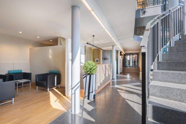 MEDIAN Centrum Empfang und Wartebereich