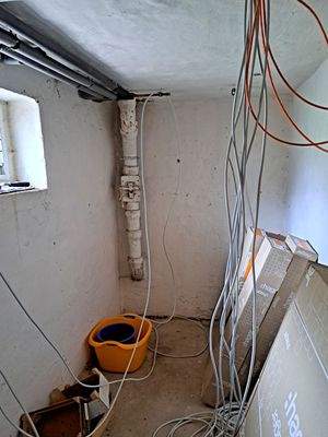 Kelleraum 2 Strom.jpg