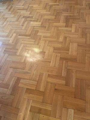 hochwertiger Parkettboden.jpeg