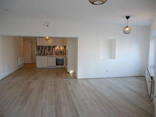 Blick vom Wohnzimmer auf EBK, Whg. EG