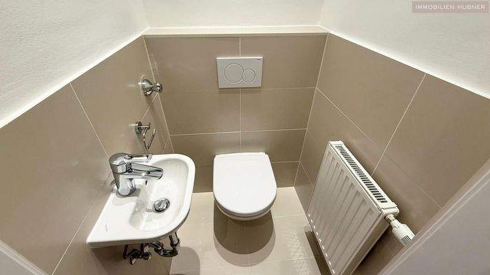 Gäste-WC mit Waschbecken