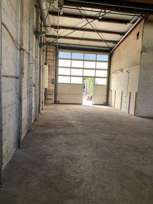 Rückwand zum Rolltor.