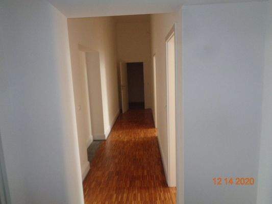 Flur Richtung Schlaf-/Kinderzi