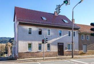 Seitlich. Anliegerstrasse