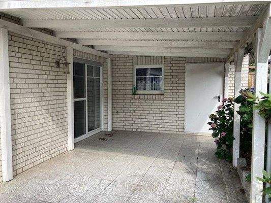 Überdachte Südterrasse