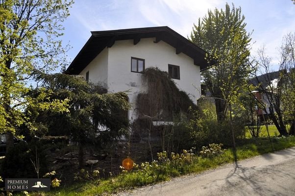 NIEDERAU - Einfamilienhaus - Sanierungsobjekt - in sonniger Lage - Hausansicht