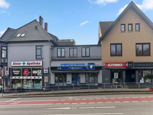 Lage an hochfrequentierter Kreuzung mit hoher Sichtbarkeit