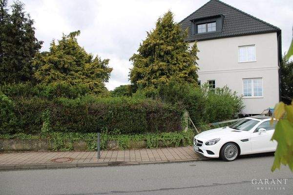 Vor und Seitengartenbereich