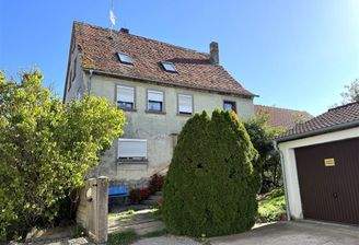 Haus mit Scheune und zwei Garagen