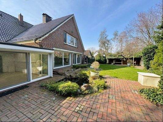 Blick vom Pavillon aufs Haus