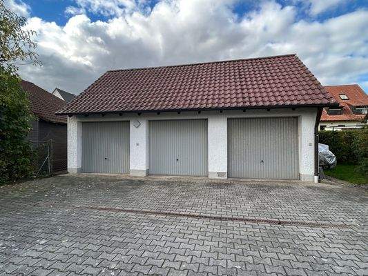 Drei Garagen und ...