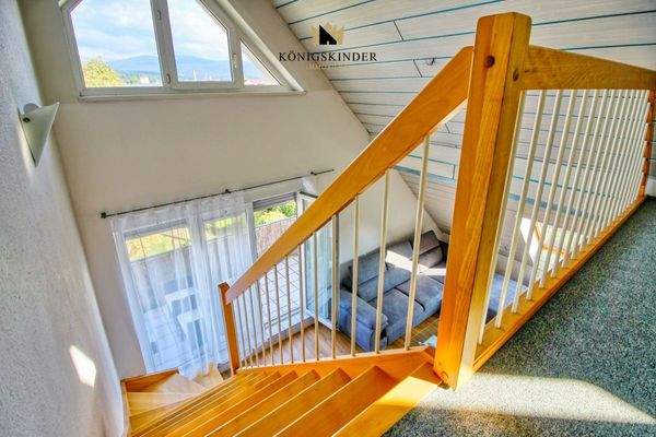 Treppenaufgang- Maisonette Wohnung