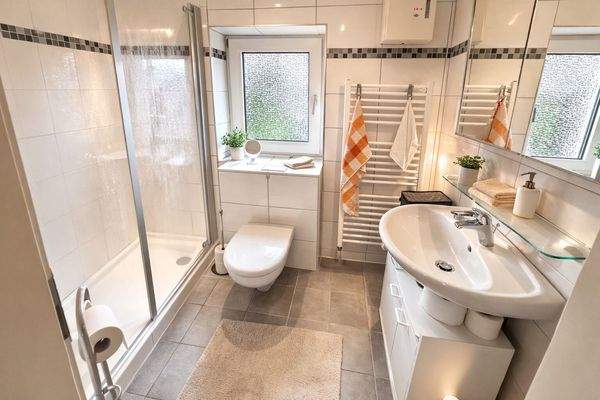 Badezimmer EG - Vorderhaus