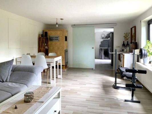 Wohnzimmer mit Blick zur Küche