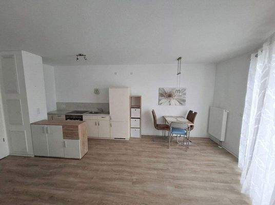 Wohnraum mit Blick auf die Küchenzeile